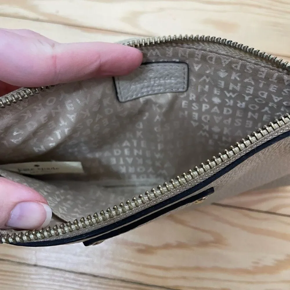 Kate Spade NY Jackson Slim Wristlet Wallet‎ Pebbled Leather Beige Tan Gray Zip